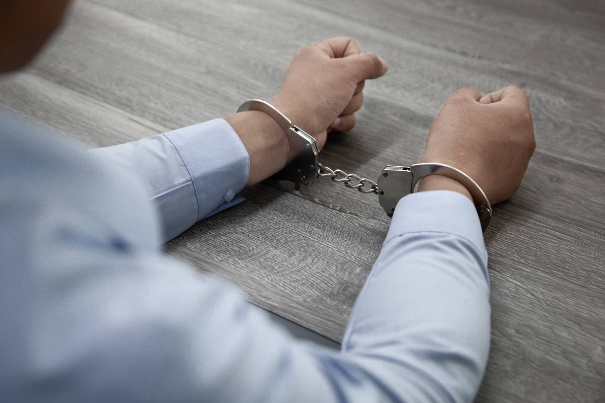 Marijampolės savivaldybėje sulaikytas smurtu prieš moterį įtariamas karys