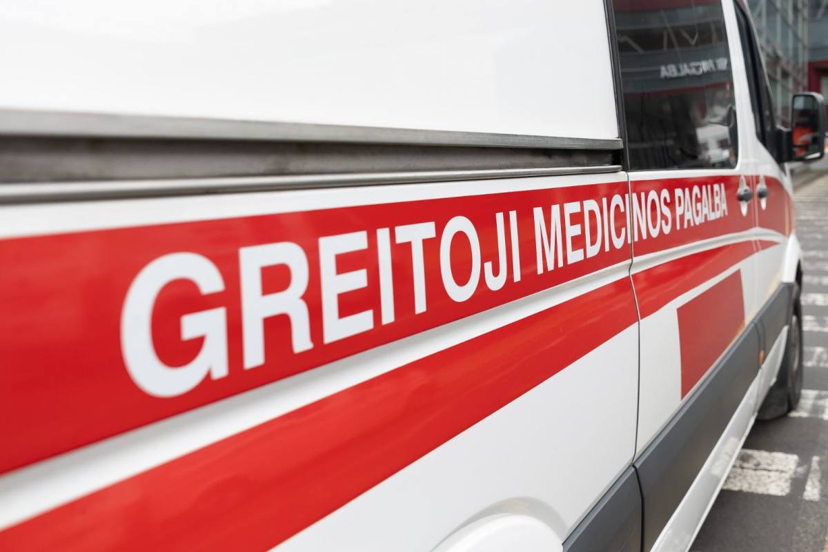 Varėnos rajone per išgertuves moteris peiliu sužalojo vyrą