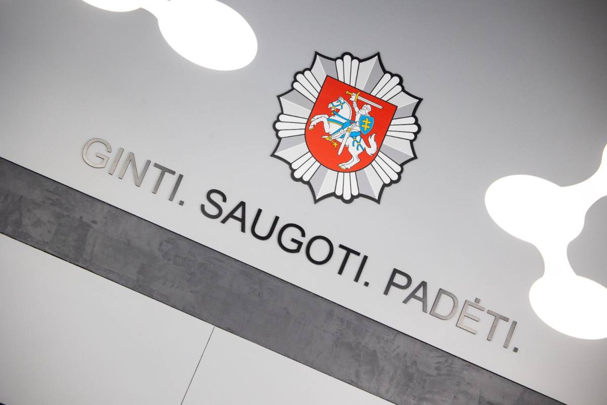 Šiauliuose: Sodo g., automobilyje, blaivus vyras, smurtavo prieš blaivią moterį, Nukentėjusioji medikų išvežta į ligoninės…
