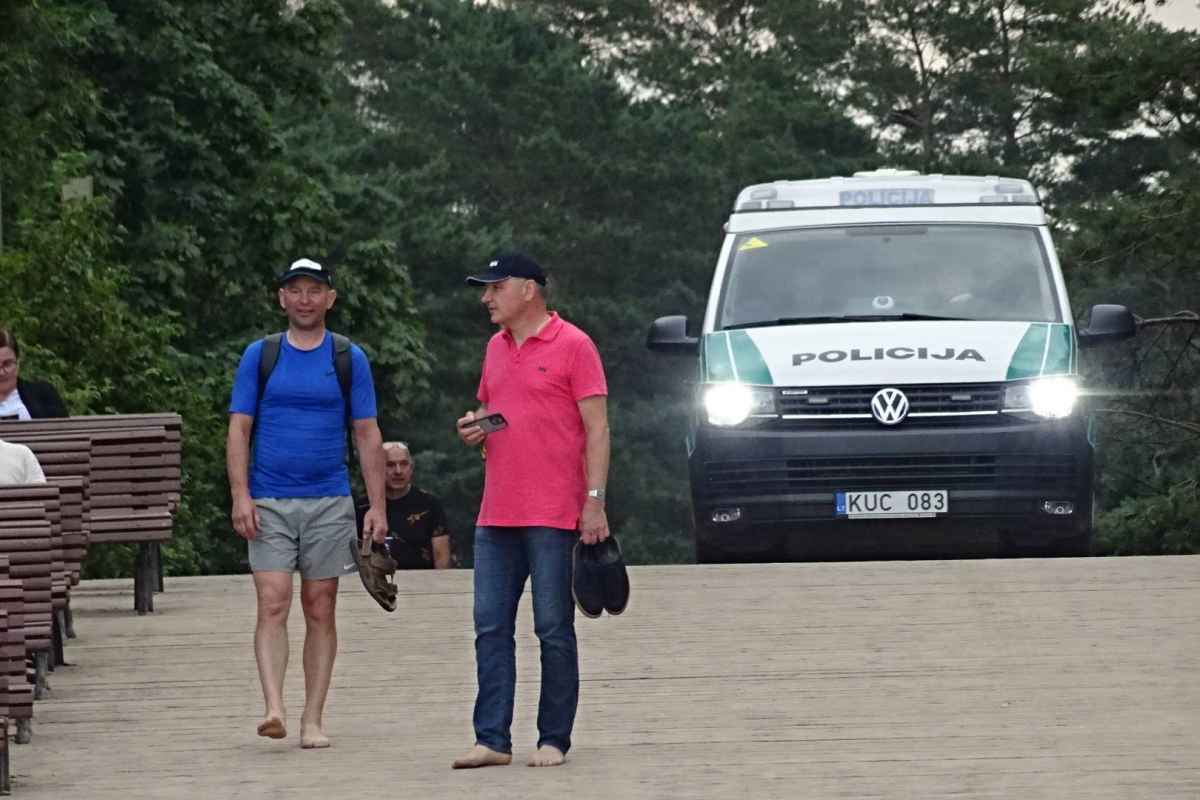 Marijampolėje: P. Armino g., sustabdžius automobilį BMW, transporto priemonėje rasta galimai augalinės kilmės narkotinė medžiaga –…