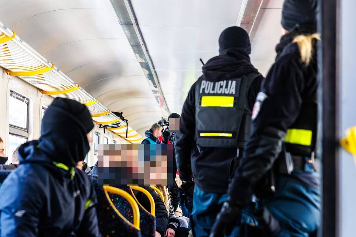 Šalčininkų r.: Sužalojo gulinčią pirmojo motociklo vairuotoją ir pati nukrito nuo vairuojamo motociklo